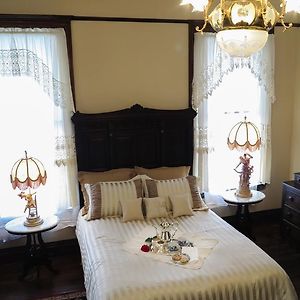Luxury King Suite